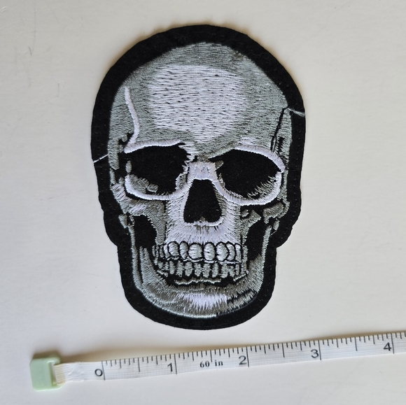 💀 Skull Iron-on Patch - Picture 4 of 6